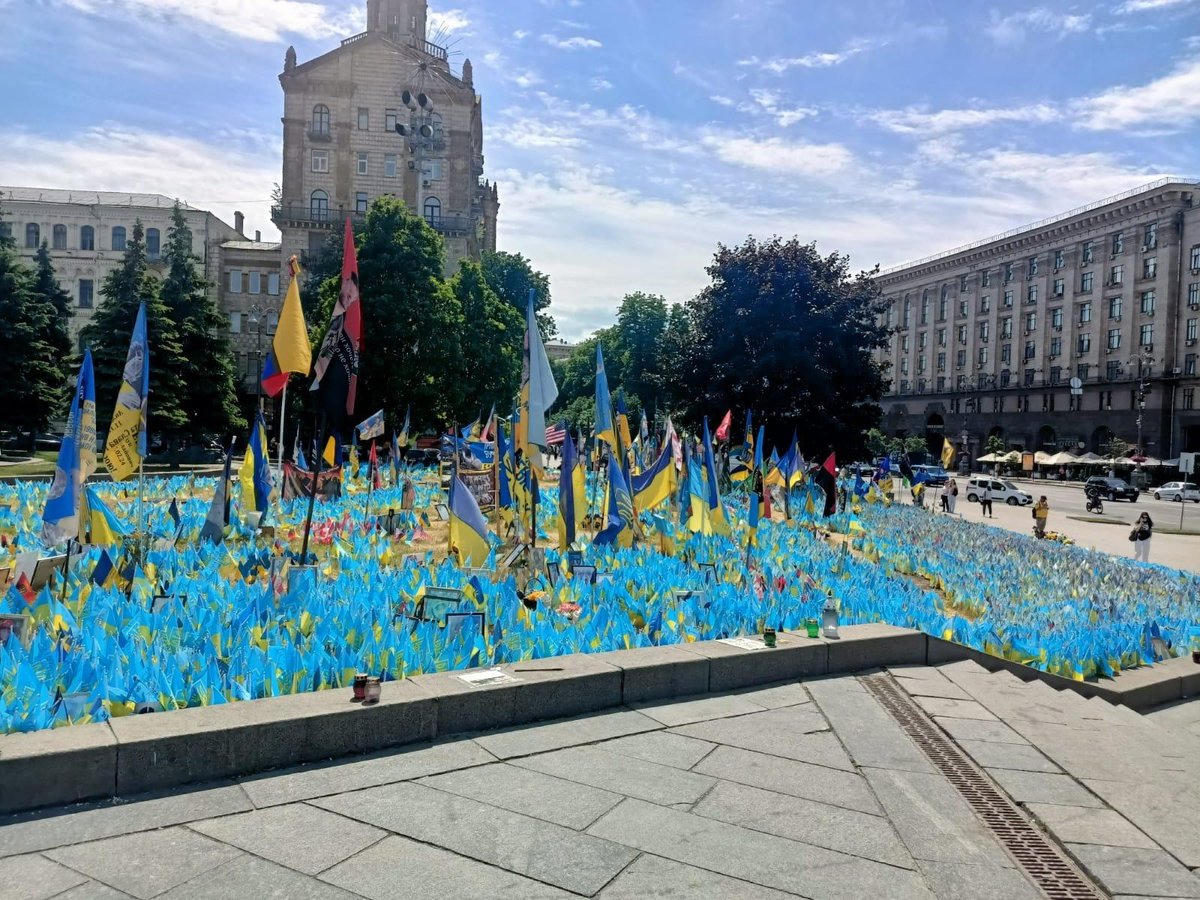 Campo de banderas en Maidan