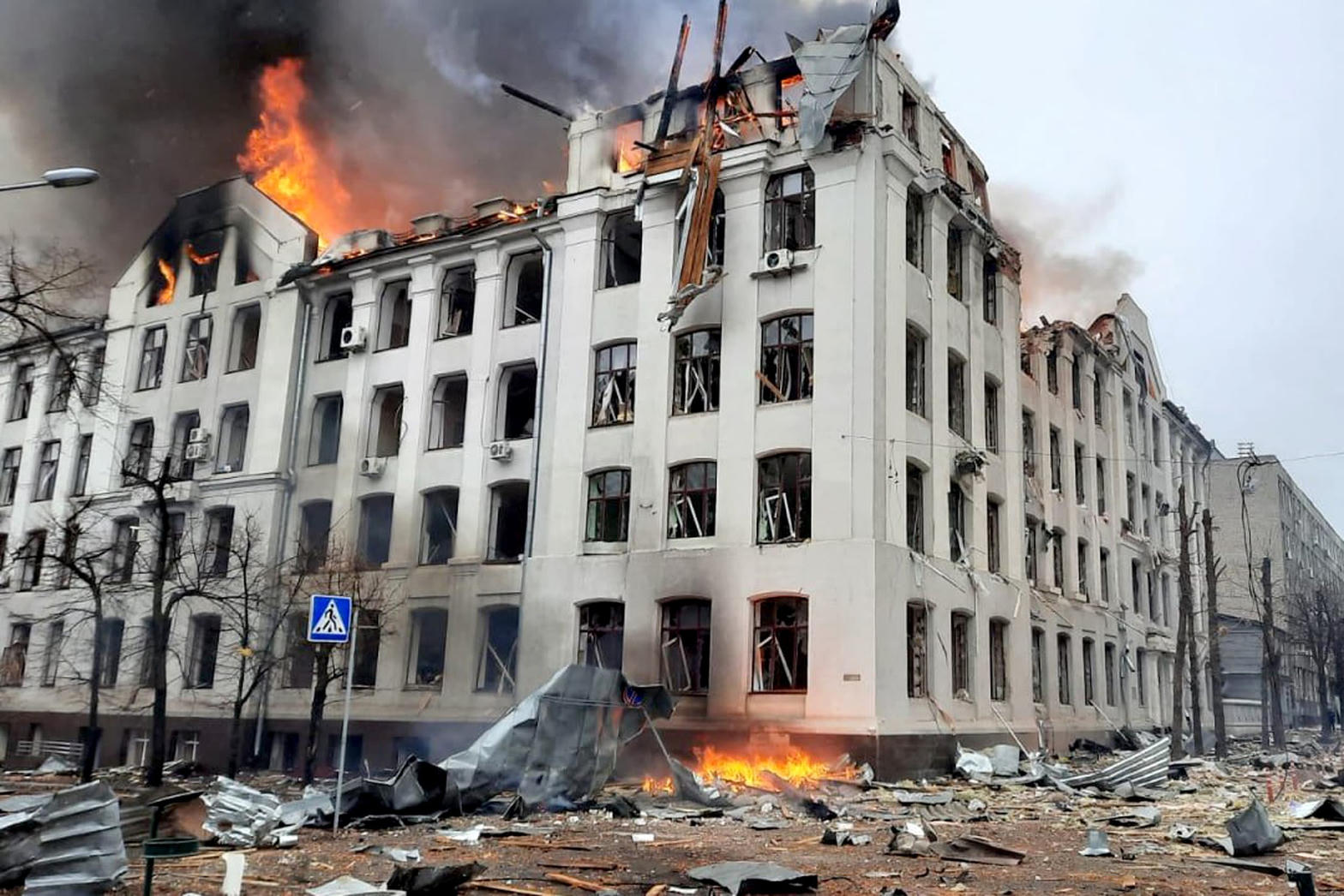 Edificio civil en llamas
