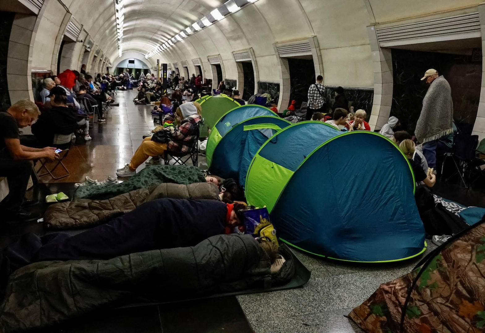 Refugio masivo en el metro